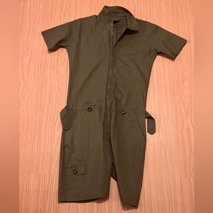 NEW - never worn UNISEX short set w/ front zipper